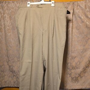 Men's Pleated Dress Pants in Khaki